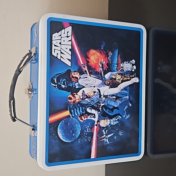 Williams Sonoma Star Wars Limited Edition Tin Lunch Box with Sandwich Cutters - Picture 4 of 5